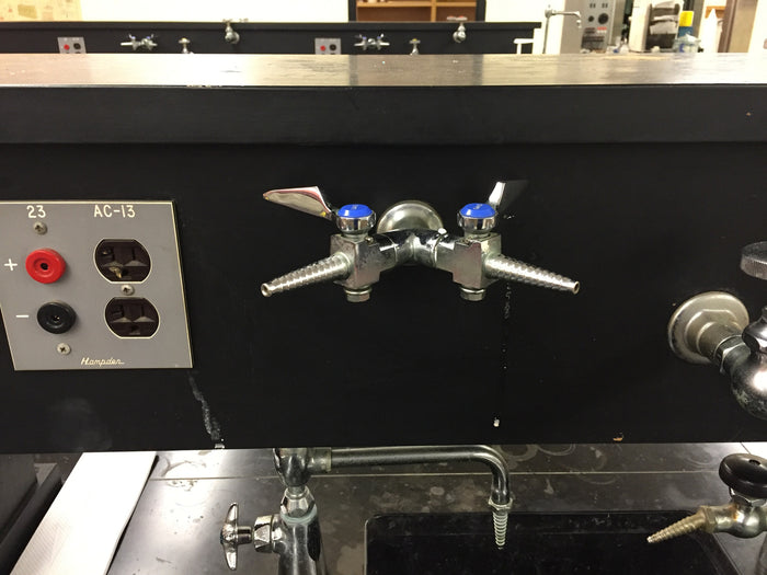 Wall-mounted 2-jet fixture