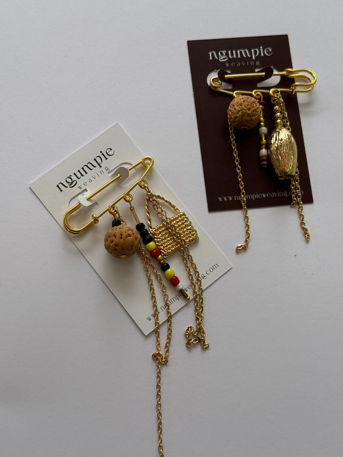 Ngumpie brooch